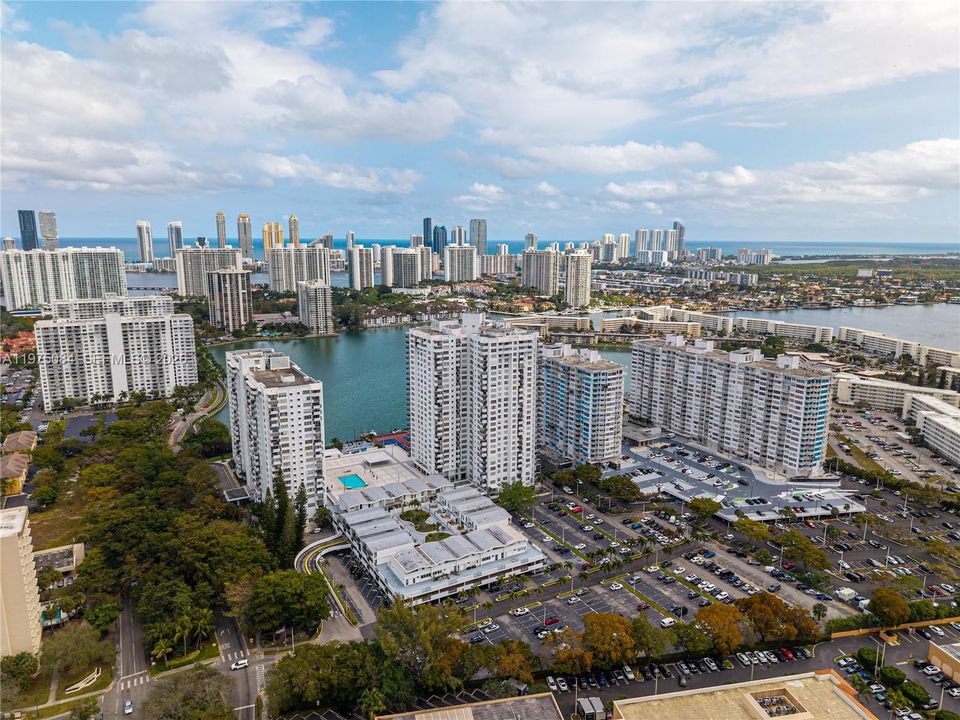 На продажу: $255,000 (2 спален, 2 ванн, 1268 Квадратных фут)
