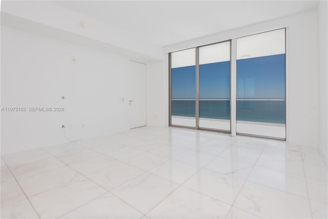 En Venta: $5,000,000 (3 camas, 5 baños, 2468 Pies cuadrados)