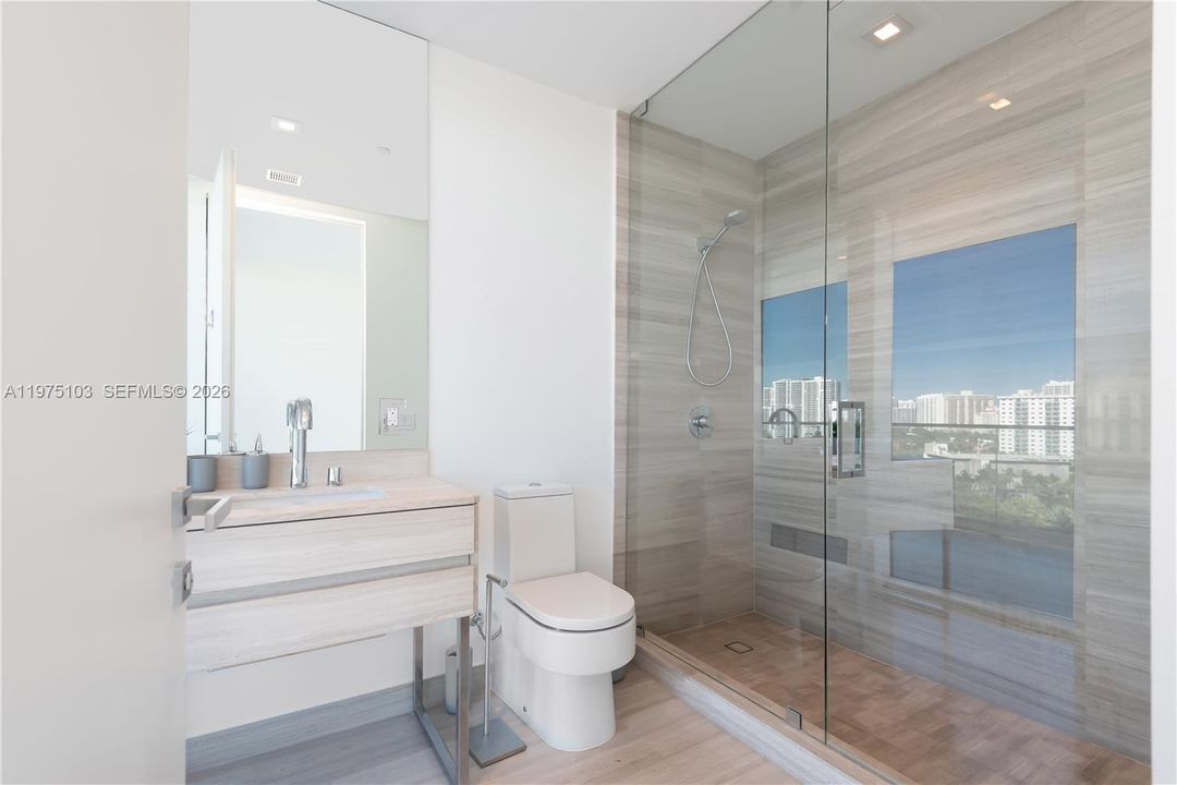 En Venta: $5,000,000 (3 camas, 5 baños, 2468 Pies cuadrados)
