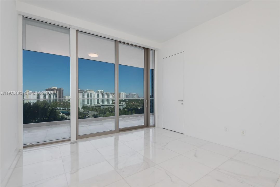En Venta: $5,000,000 (3 camas, 5 baños, 2468 Pies cuadrados)