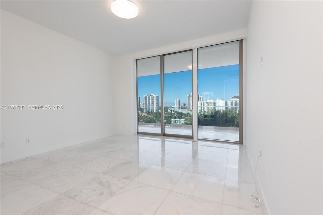 En Venta: $5,000,000 (3 camas, 5 baños, 2468 Pies cuadrados)