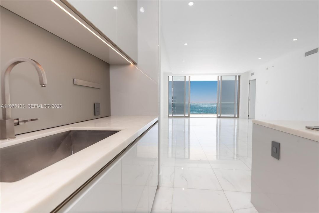 En Venta: $5,000,000 (3 camas, 5 baños, 2468 Pies cuadrados)