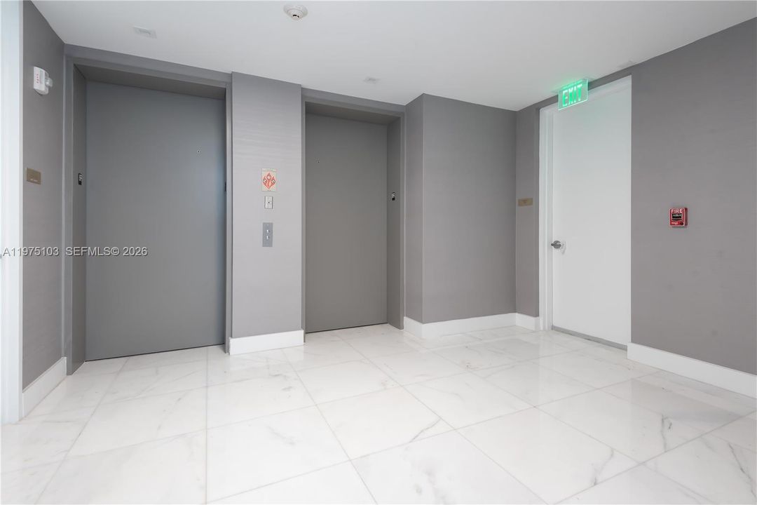 En Venta: $5,000,000 (3 camas, 5 baños, 2468 Pies cuadrados)