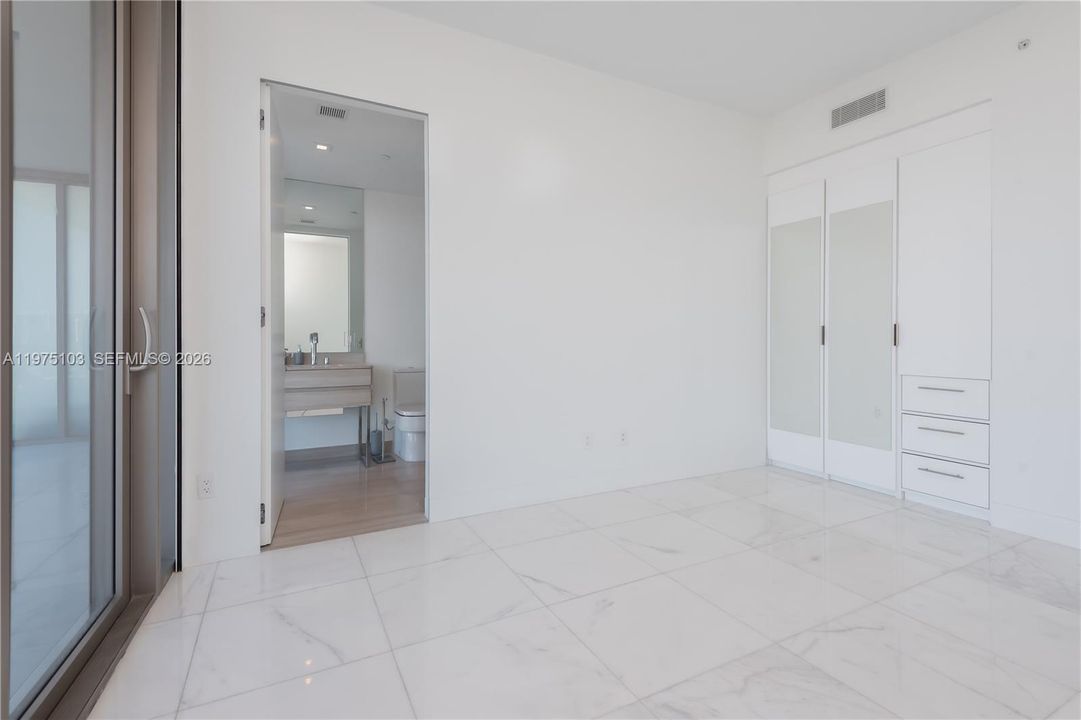 En Venta: $5,000,000 (3 camas, 5 baños, 2468 Pies cuadrados)
