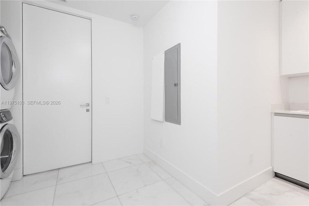 En Venta: $5,000,000 (3 camas, 5 baños, 2468 Pies cuadrados)