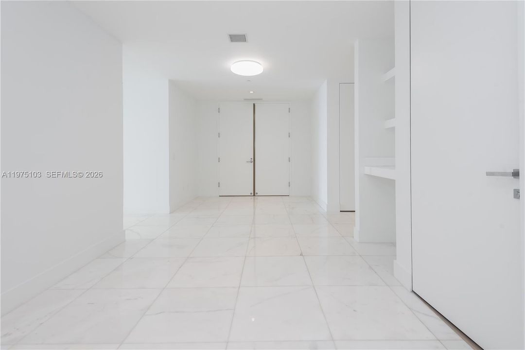En Venta: $5,000,000 (3 camas, 5 baños, 2468 Pies cuadrados)