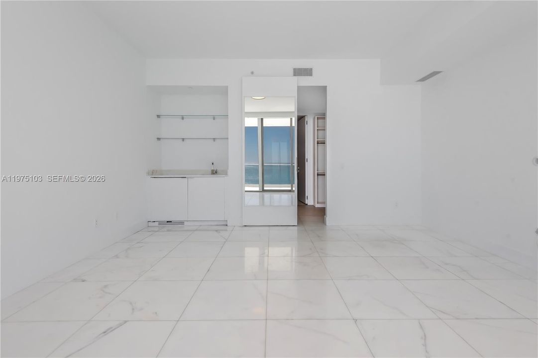 En Venta: $5,000,000 (3 camas, 5 baños, 2468 Pies cuadrados)