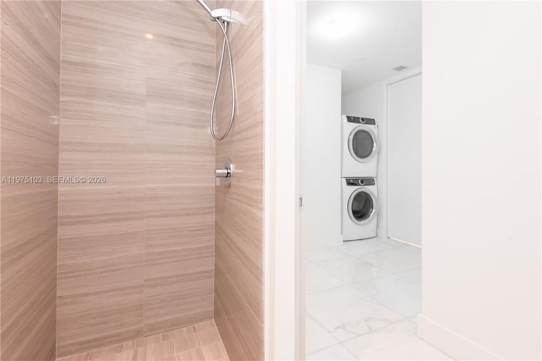 En Venta: $5,000,000 (3 camas, 5 baños, 2468 Pies cuadrados)