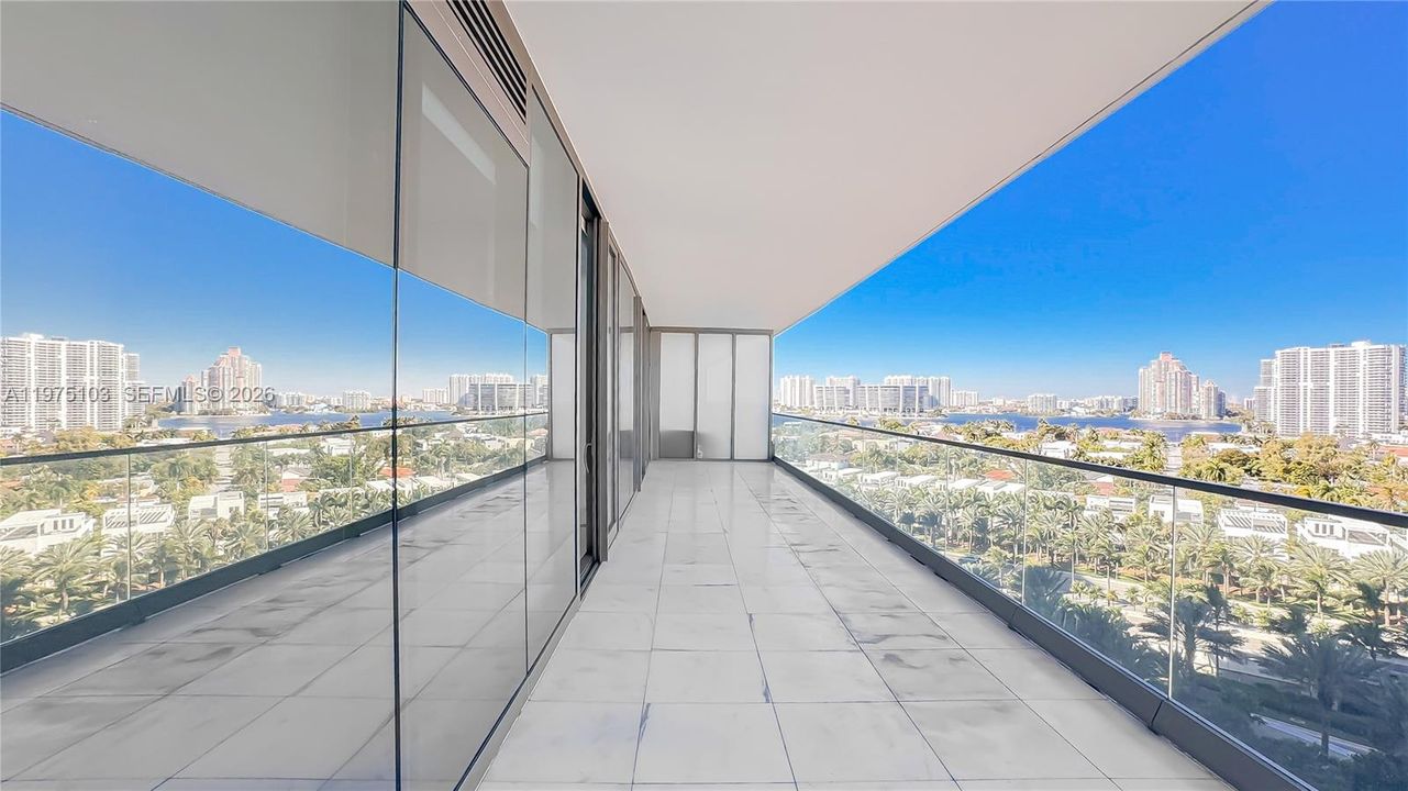 En Venta: $5,000,000 (3 camas, 5 baños, 2468 Pies cuadrados)
