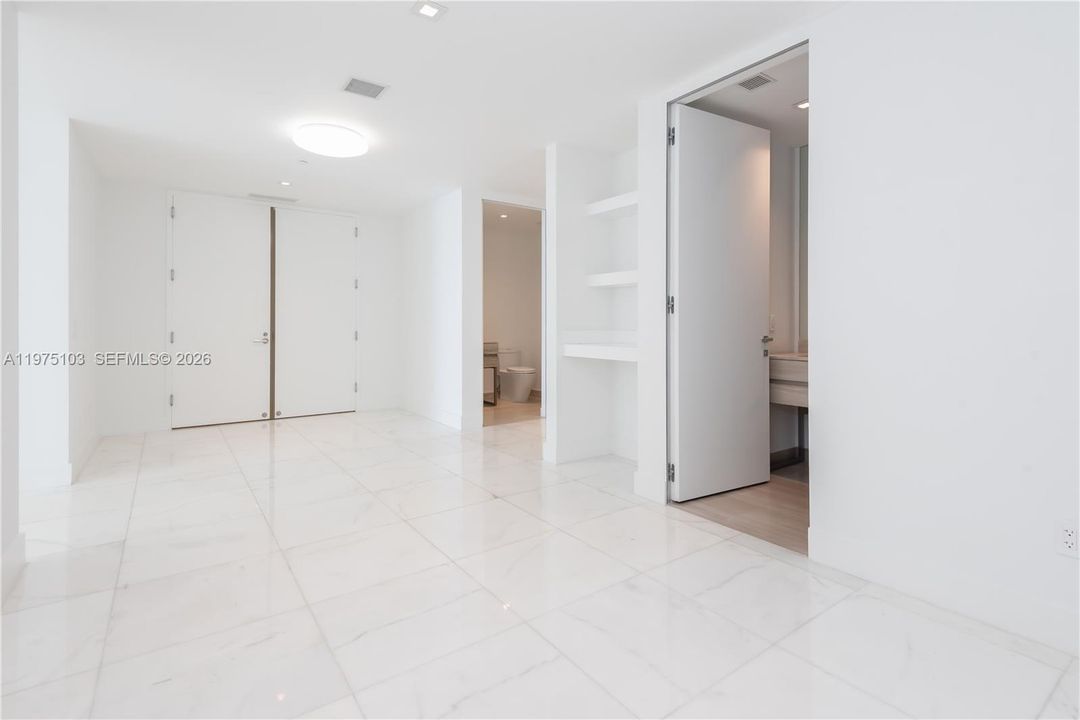 En Venta: $5,000,000 (3 camas, 5 baños, 2468 Pies cuadrados)