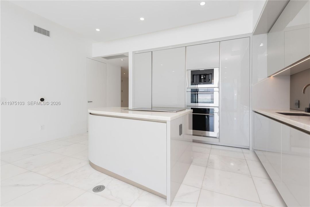 En Venta: $5,000,000 (3 camas, 5 baños, 2468 Pies cuadrados)