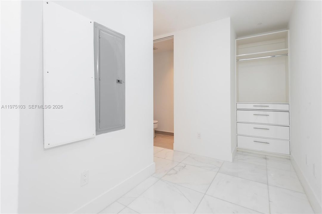 En Venta: $5,000,000 (3 camas, 5 baños, 2468 Pies cuadrados)