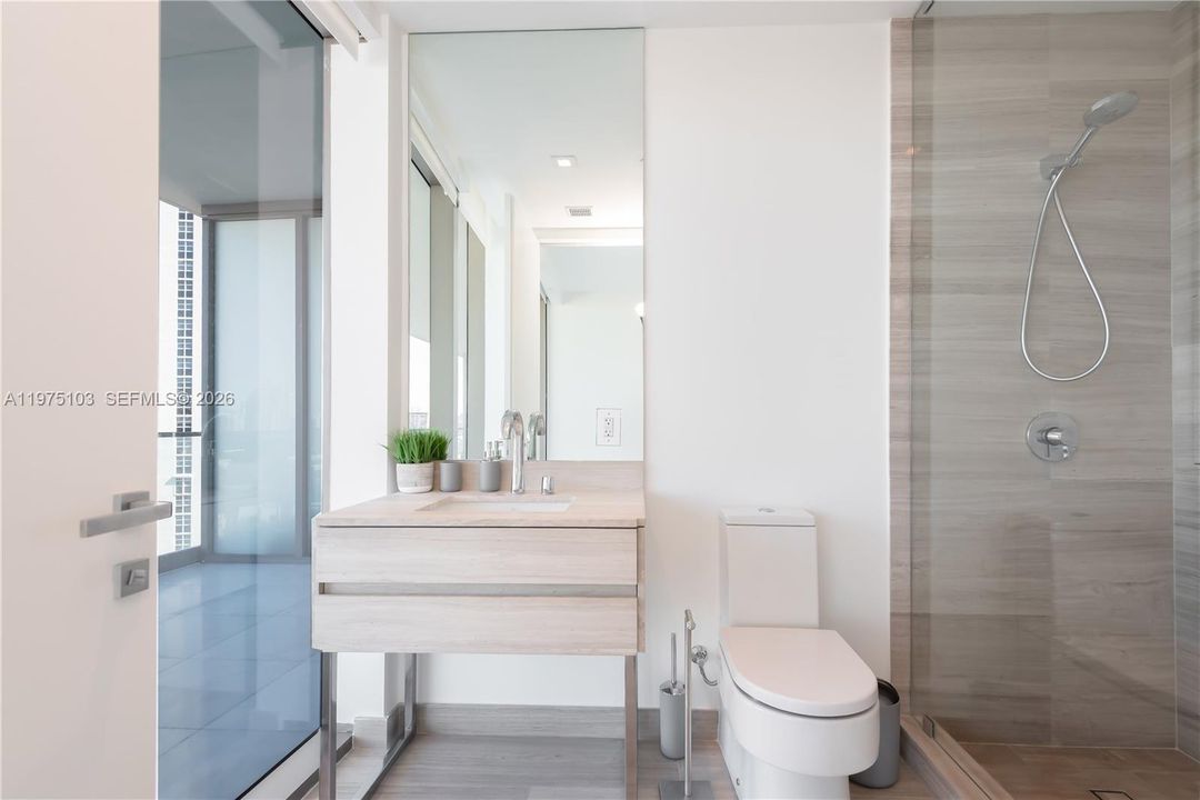 En Venta: $5,000,000 (3 camas, 5 baños, 2468 Pies cuadrados)