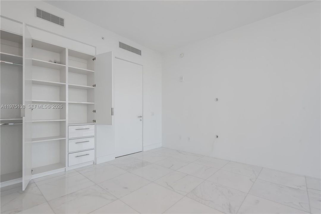 En Venta: $5,000,000 (3 camas, 5 baños, 2468 Pies cuadrados)