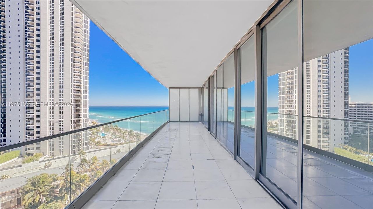 En Venta: $5,000,000 (3 camas, 5 baños, 2468 Pies cuadrados)