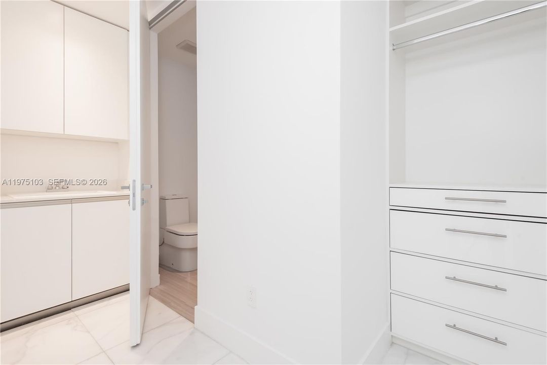 En Venta: $5,000,000 (3 camas, 5 baños, 2468 Pies cuadrados)