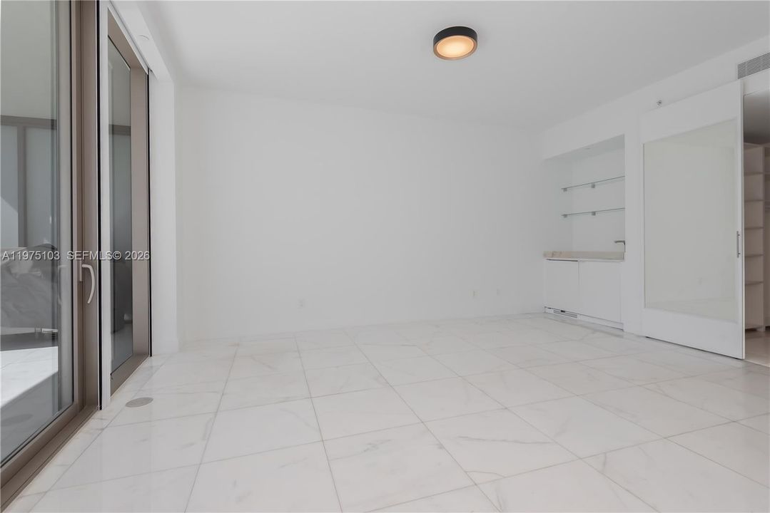 En Venta: $5,000,000 (3 camas, 5 baños, 2468 Pies cuadrados)