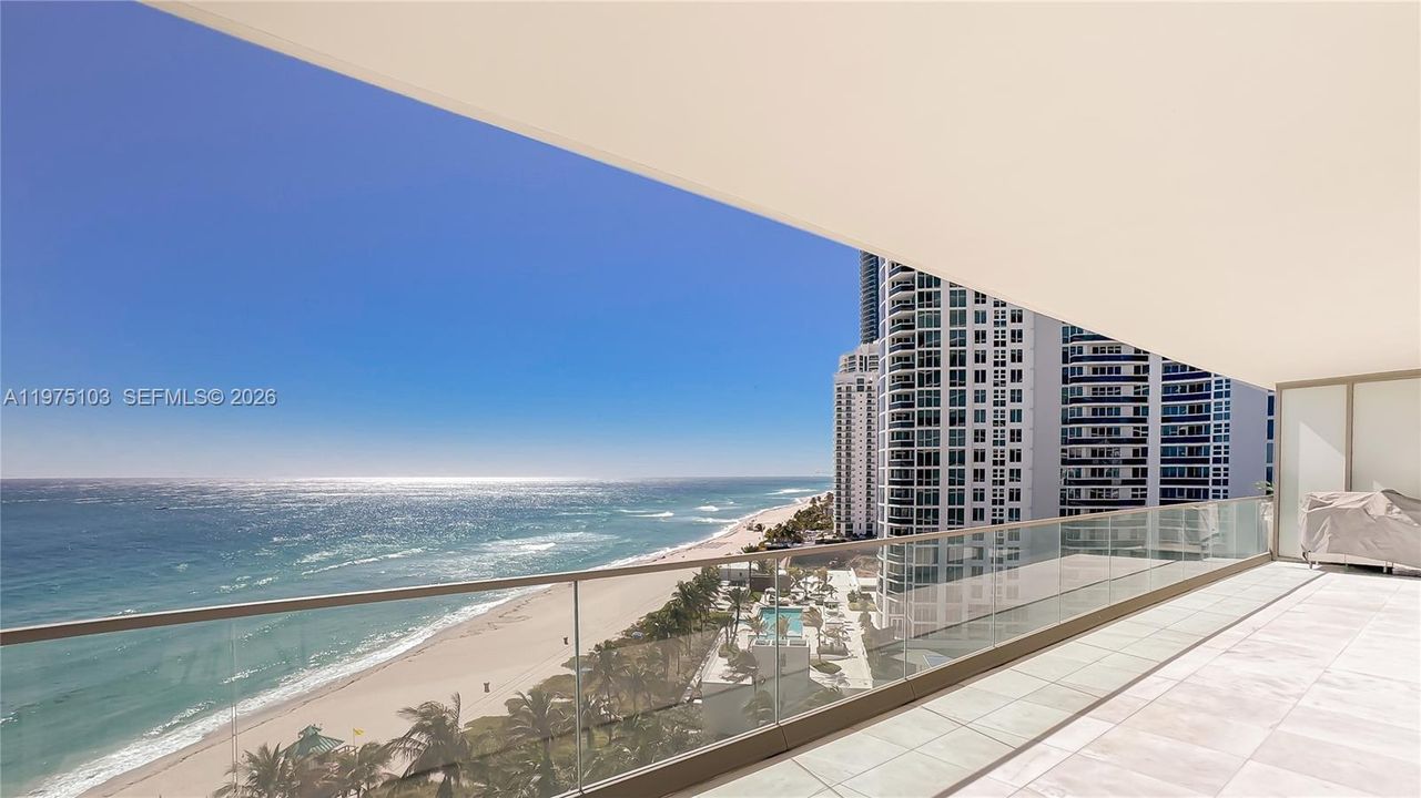 En Venta: $5,000,000 (3 camas, 5 baños, 2468 Pies cuadrados)
