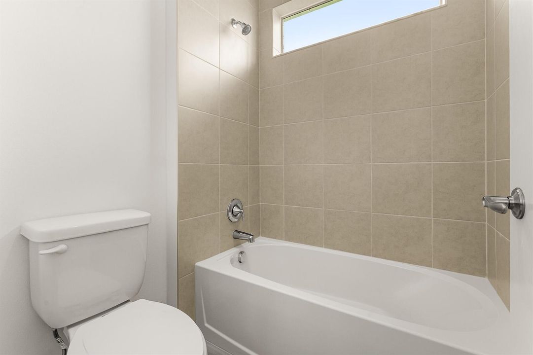 US_SEF_MONACO_LOT 299_BATH 2
