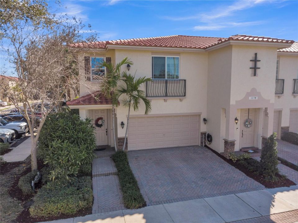 Active With Contract: $595,000 (3 beds, 2 baths, 1814 Square Feet)
