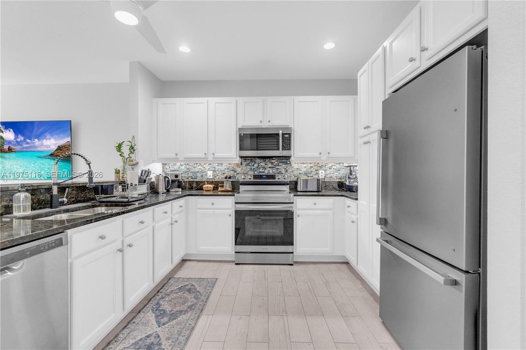Active With Contract: $595,000 (3 beds, 2 baths, 1814 Square Feet)