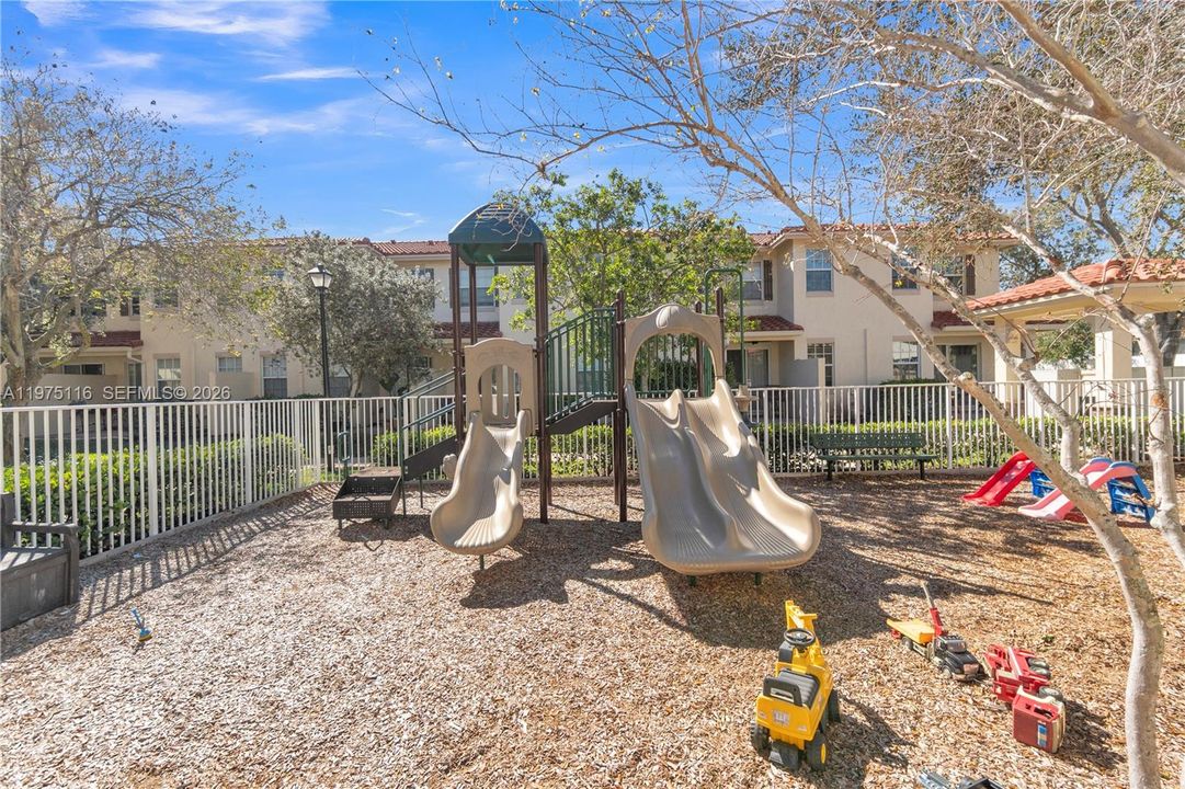 Active With Contract: $595,000 (3 beds, 2 baths, 1814 Square Feet)