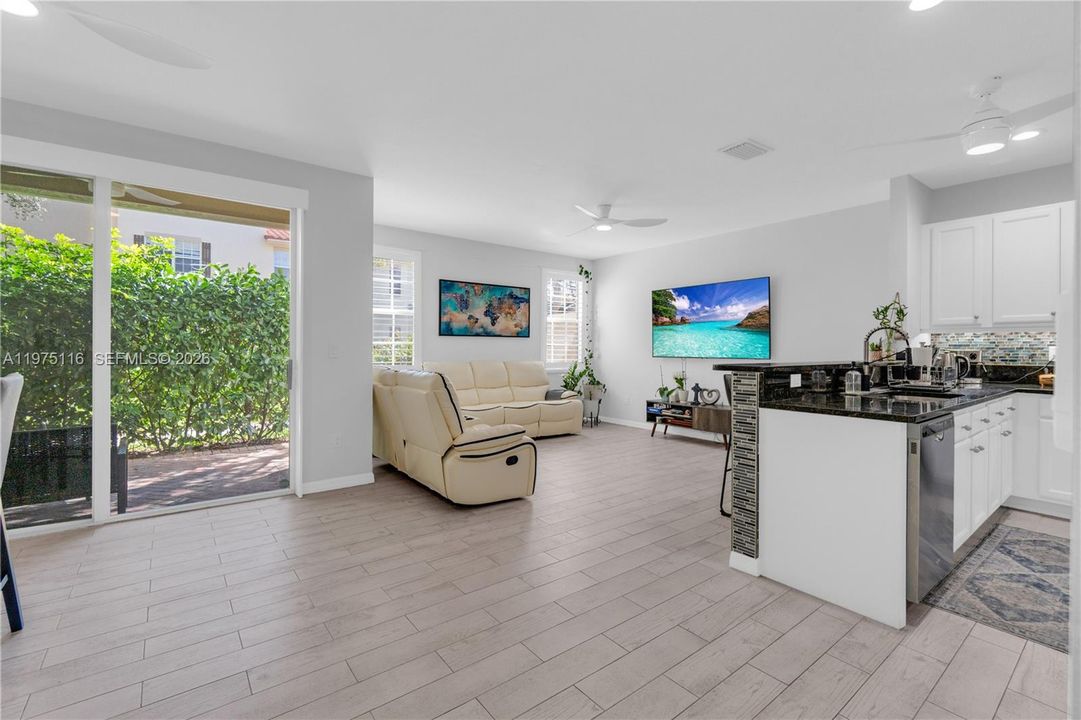 Active With Contract: $595,000 (3 beds, 2 baths, 1814 Square Feet)