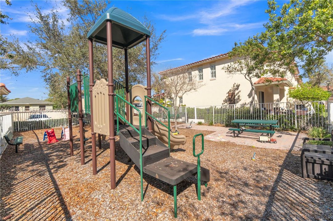Active With Contract: $595,000 (3 beds, 2 baths, 1814 Square Feet)