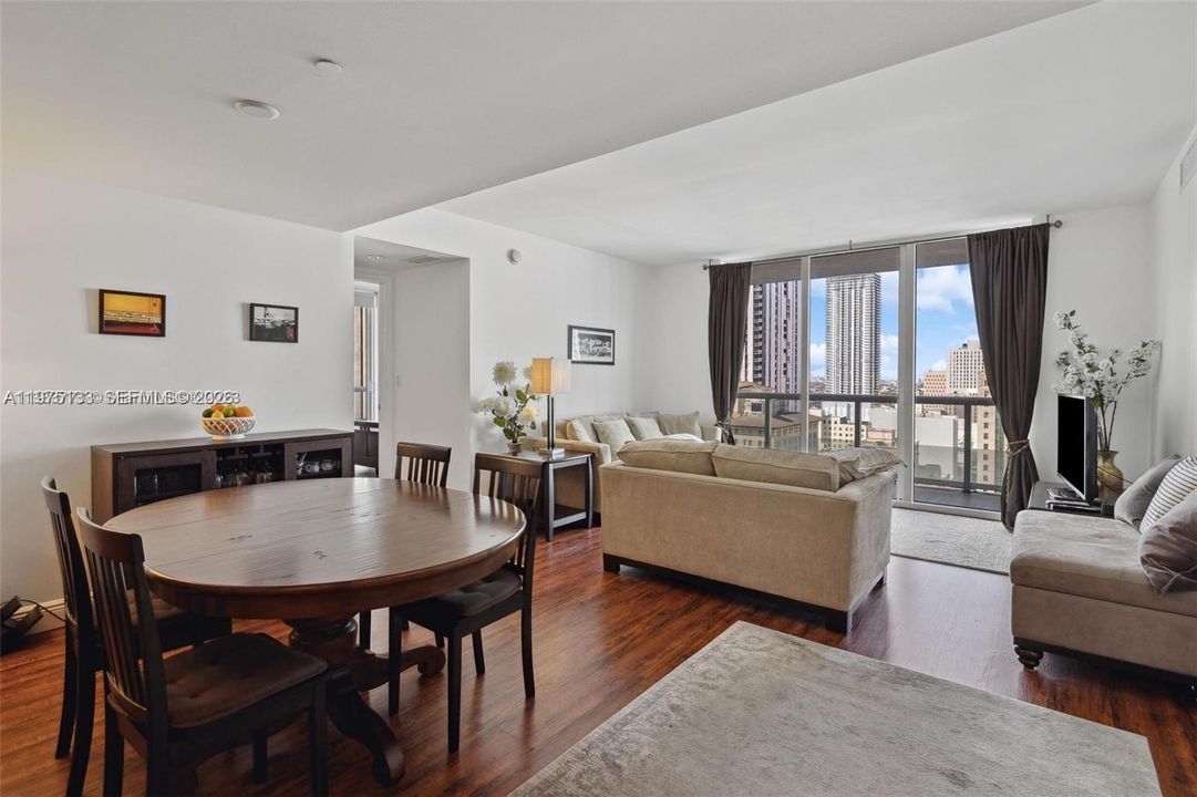 For Sale: $700,000 (2 beds, 2 baths, 1256 Square Feet)