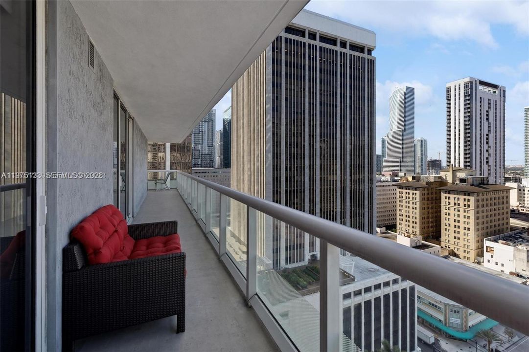 For Sale: $700,000 (2 beds, 2 baths, 1256 Square Feet)