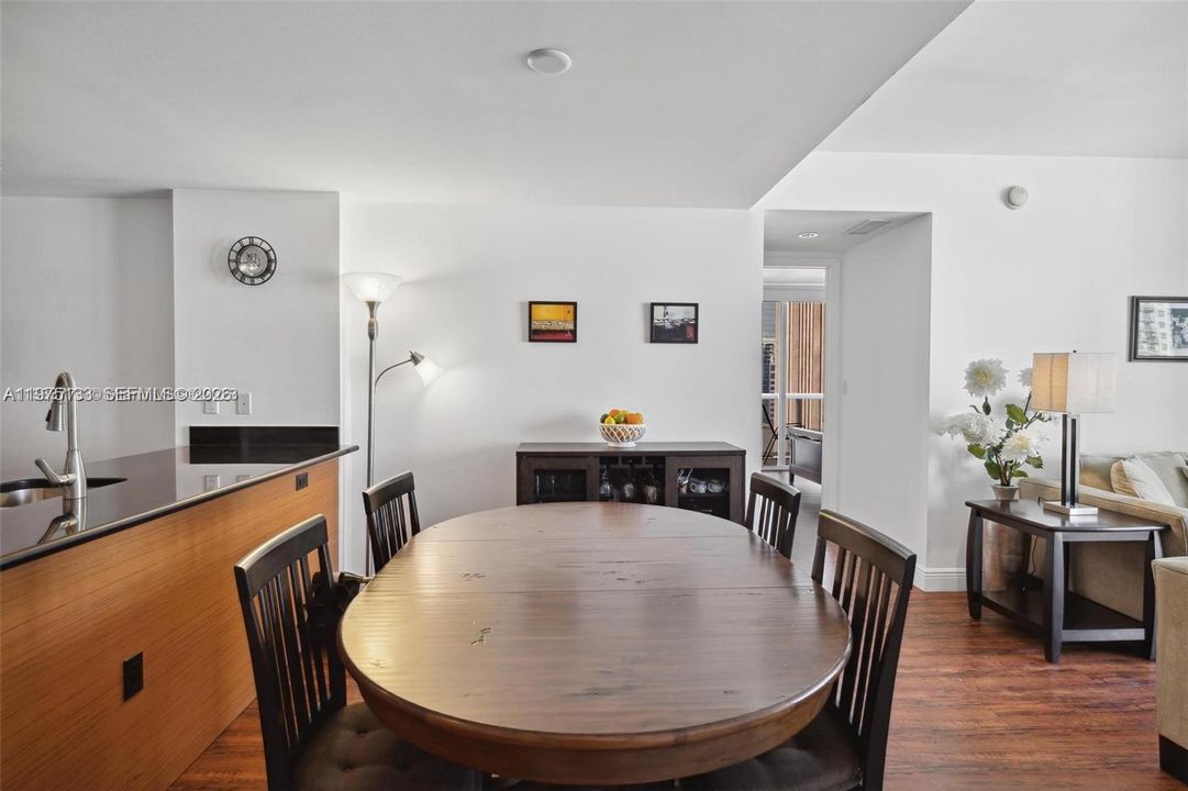 For Sale: $700,000 (2 beds, 2 baths, 1256 Square Feet)