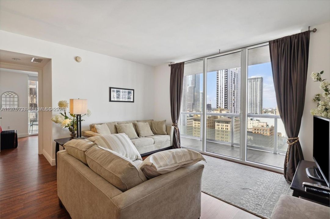 For Sale: $700,000 (2 beds, 2 baths, 1256 Square Feet)