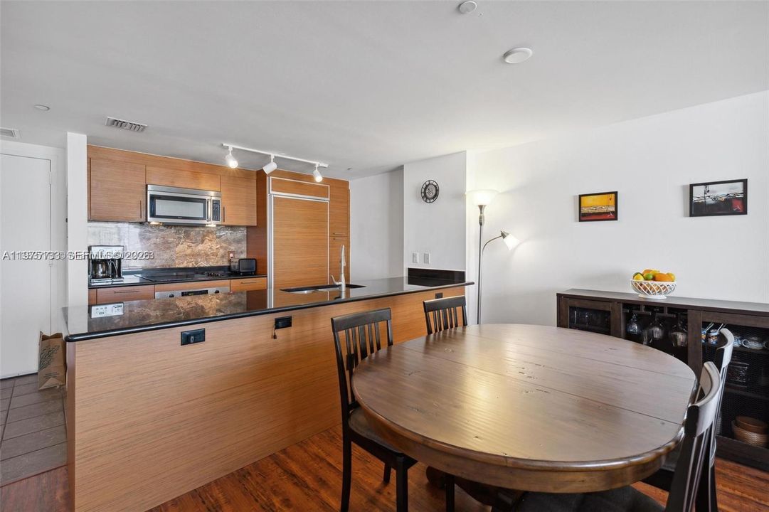 For Sale: $700,000 (2 beds, 2 baths, 1256 Square Feet)