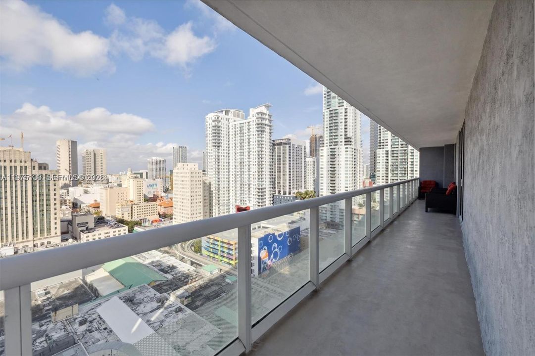 For Sale: $700,000 (2 beds, 2 baths, 1256 Square Feet)