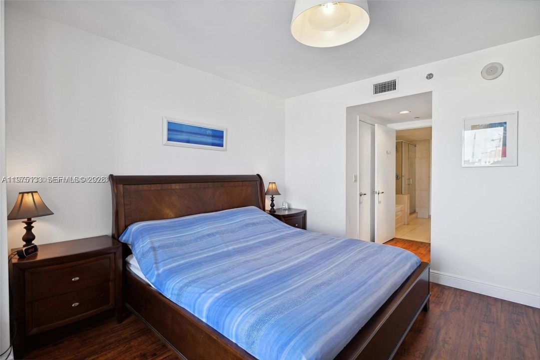 For Sale: $700,000 (2 beds, 2 baths, 1256 Square Feet)