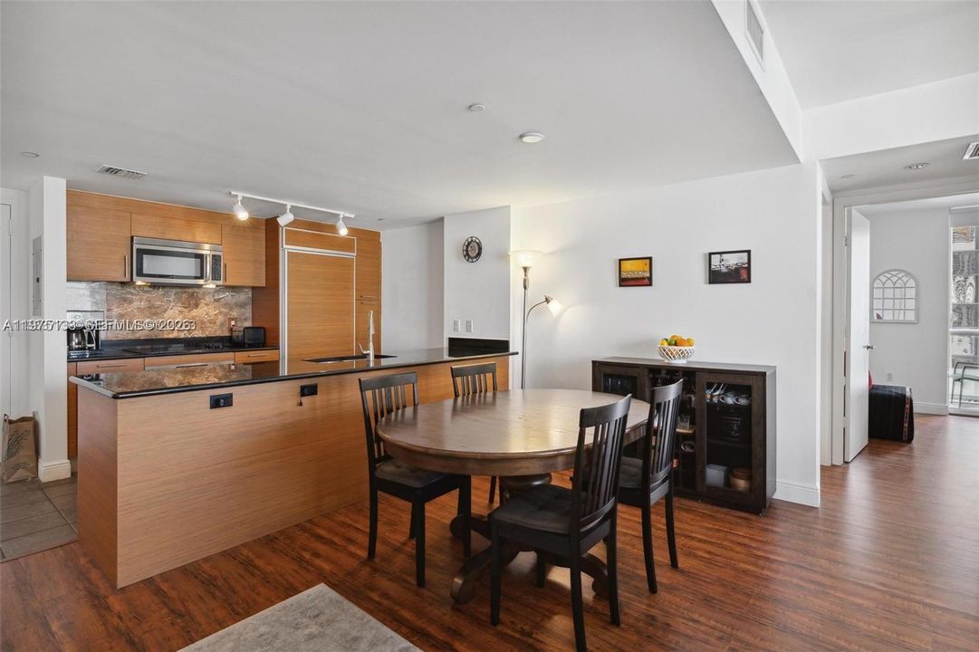 For Sale: $700,000 (2 beds, 2 baths, 1256 Square Feet)