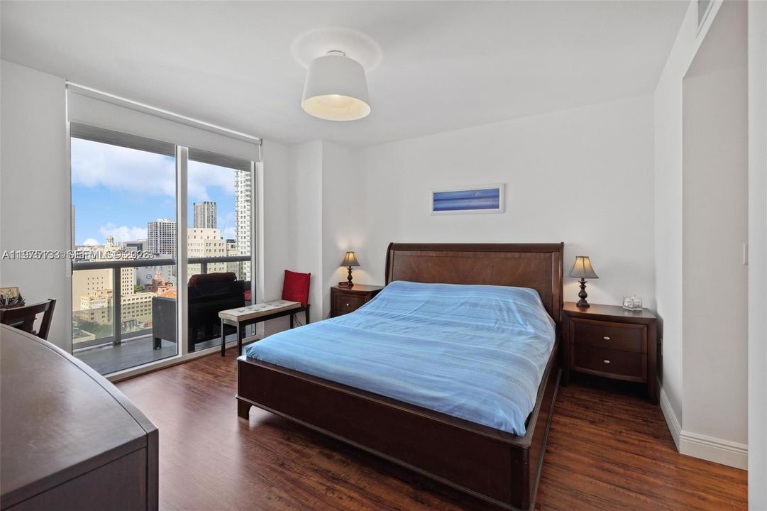For Sale: $700,000 (2 beds, 2 baths, 1256 Square Feet)