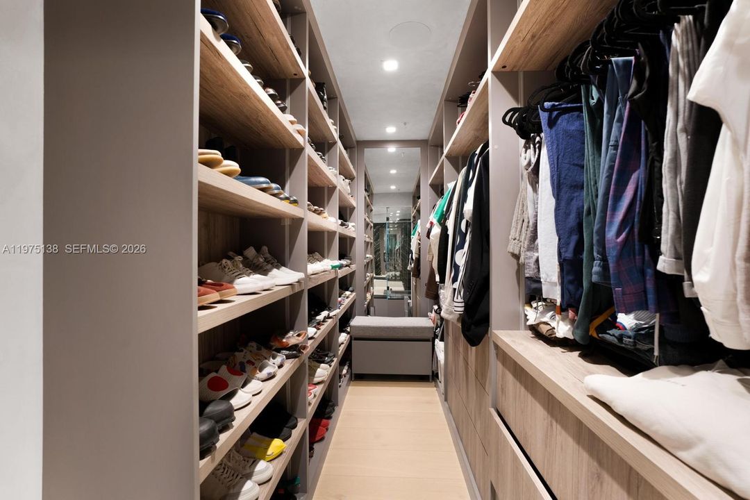 На продажу: $1,750,000 (2 спален, 2 ванн, 1801 Квадратных фут)