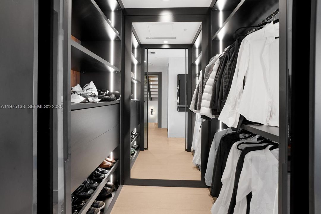 На продажу: $1,750,000 (2 спален, 2 ванн, 1801 Квадратных фут)