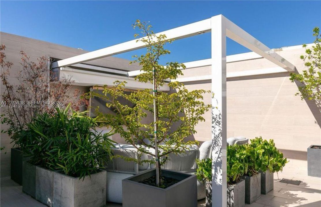 На продажу: $1,750,000 (2 спален, 2 ванн, 1801 Квадратных фут)