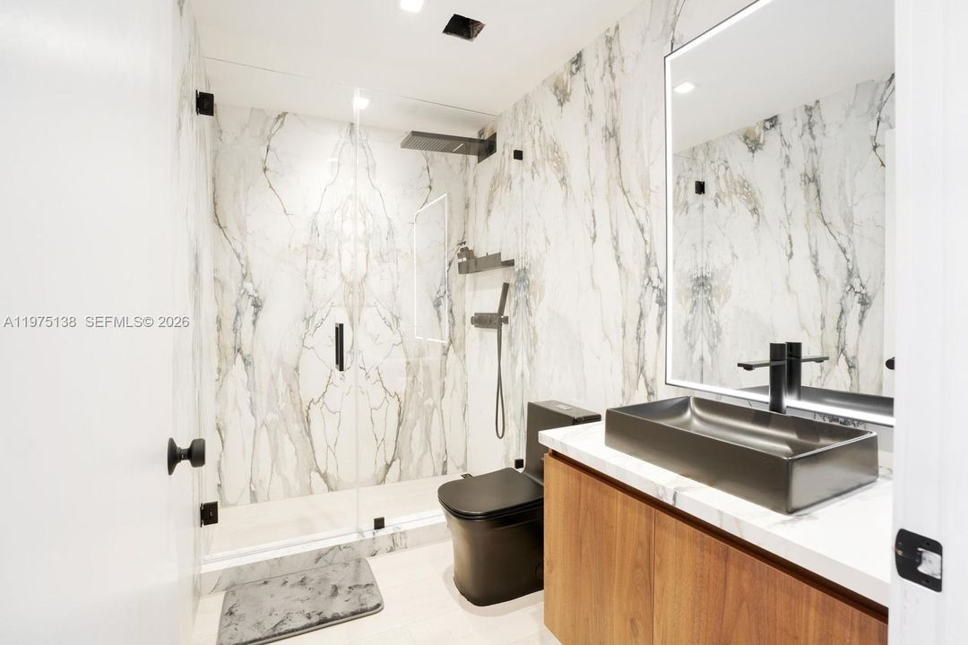 На продажу: $1,750,000 (2 спален, 2 ванн, 1801 Квадратных фут)