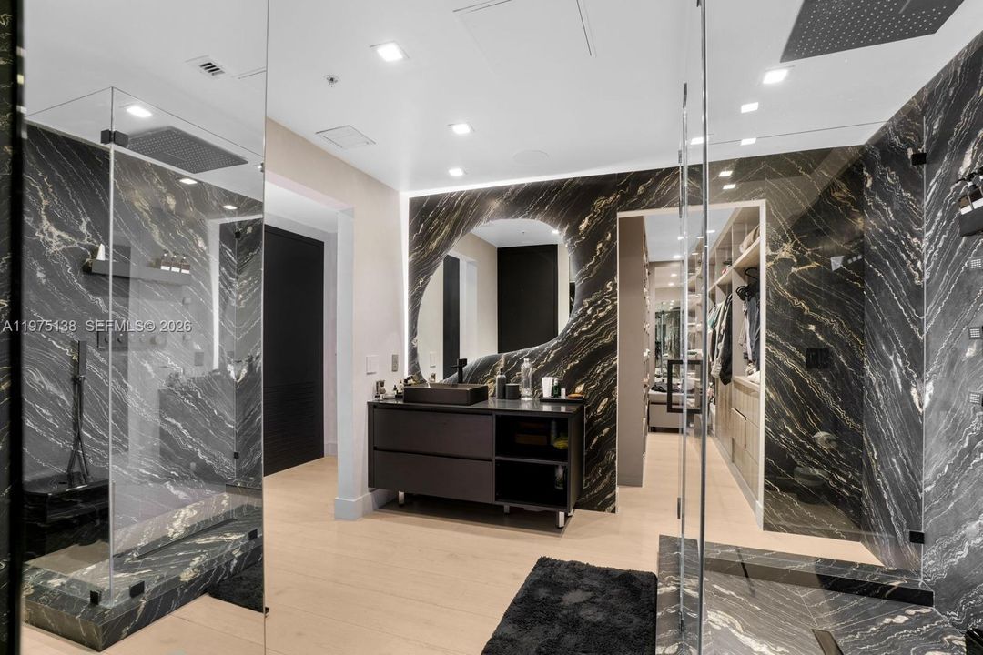 На продажу: $1,750,000 (2 спален, 2 ванн, 1801 Квадратных фут)