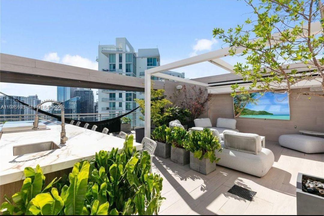 На продажу: $1,750,000 (2 спален, 2 ванн, 1801 Квадратных фут)