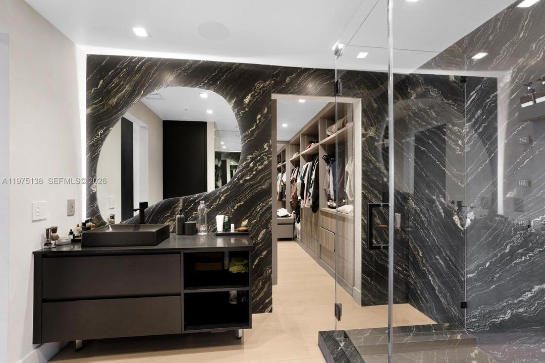 На продажу: $1,750,000 (2 спален, 2 ванн, 1801 Квадратных фут)