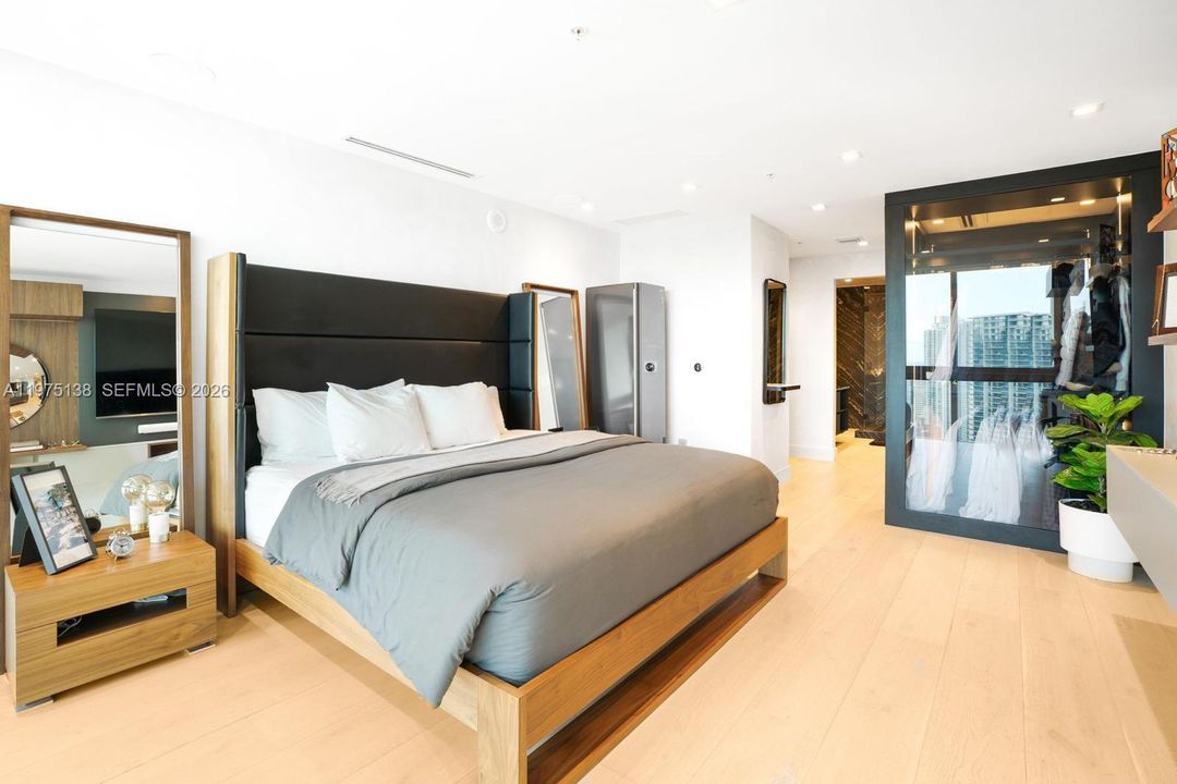 На продажу: $1,750,000 (2 спален, 2 ванн, 1801 Квадратных фут)