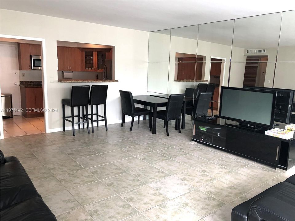En Venta: $382,888 (1 camas, 1 baños, 787 Pies cuadrados)