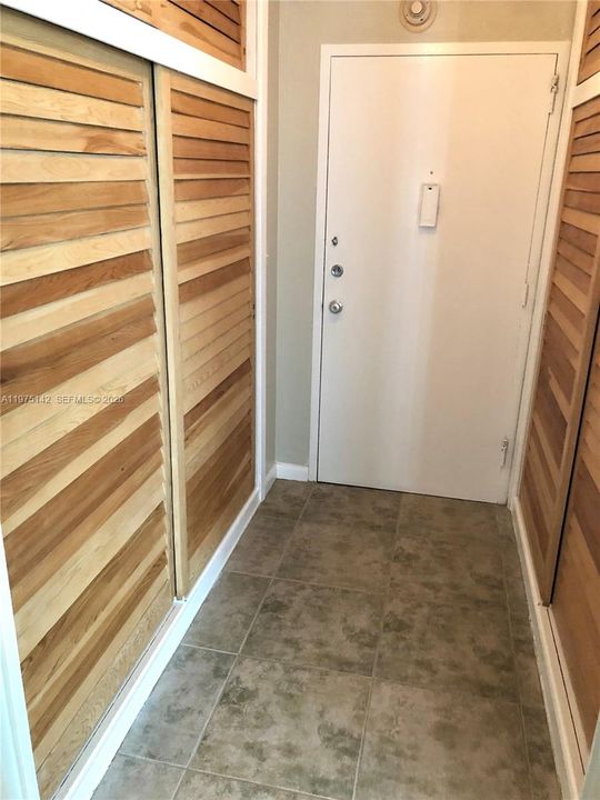 En Venta: $382,888 (1 camas, 1 baños, 787 Pies cuadrados)