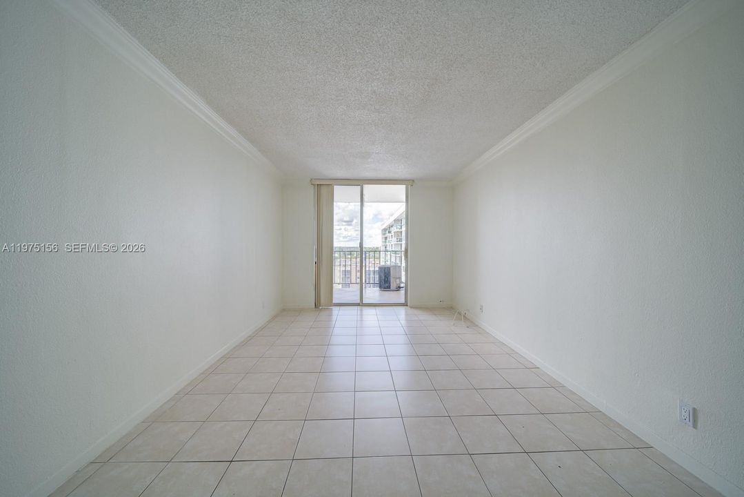 For Sale: $199,000 (1 beds, 1 baths, 792 Square Feet)