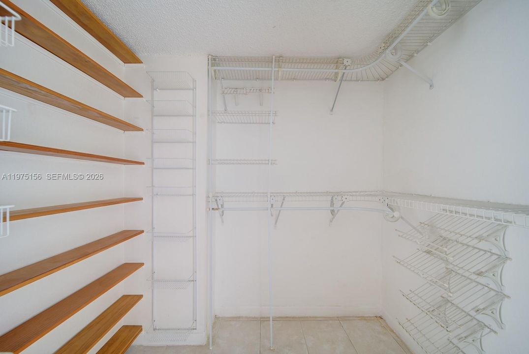 For Sale: $199,000 (1 beds, 1 baths, 792 Square Feet)