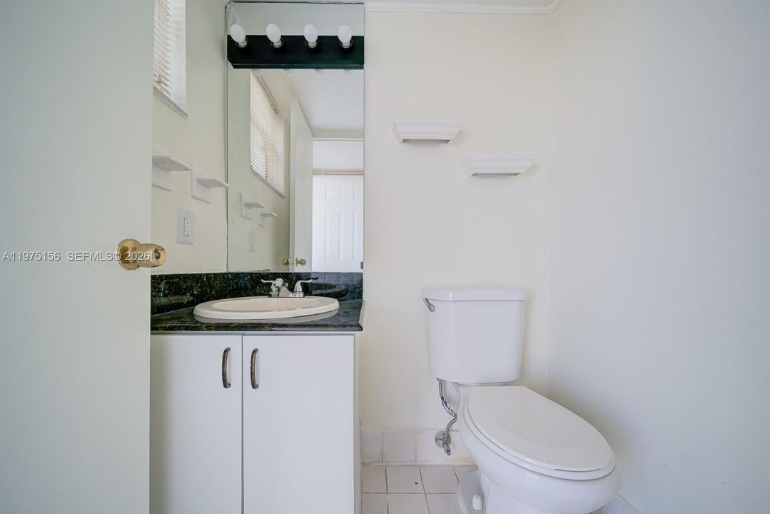 For Sale: $199,000 (1 beds, 1 baths, 792 Square Feet)